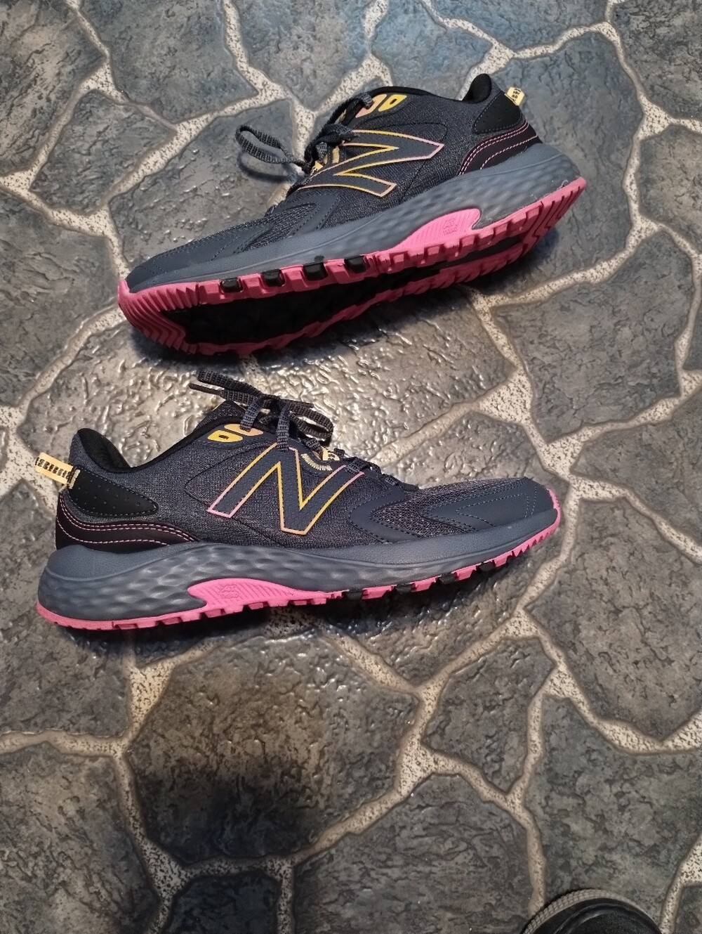 New Balance 410 V7 Trail Running shoes size 10